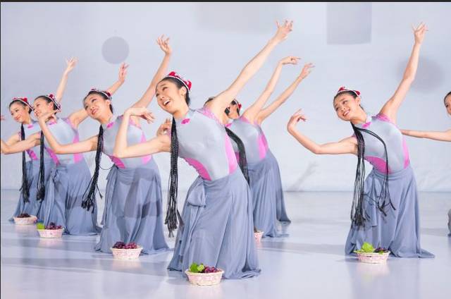 中國(guó)少年兒童發(fā)展服務(wù)中心社會(huì)藝術(shù)水平(舞蹈)考級(jí)教材教師培訓(xùn)班與兒童舞蹈表演服務(wù)