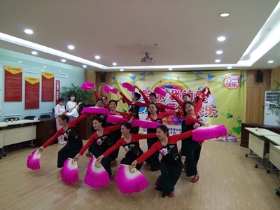 徐家棚街誠(chéng)善里社區(qū)開展“給你我的愛”六一兒童節(jié)活動(dòng) 兒童舞蹈表演服務(wù)