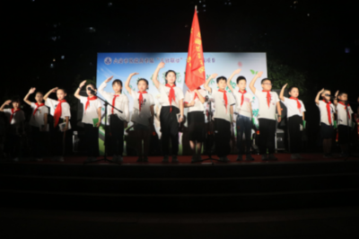 綠色之光 創(chuàng)意無限 劉園社區(qū)環(huán)保服裝大賽點(diǎn)亮市級(jí)三社聯(lián)動(dòng)工程試點(diǎn)項(xiàng)目